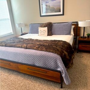 Ugg Blue Velvet Bedding Set - King Size Quilt & Shams